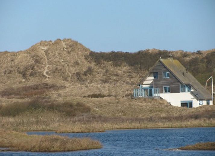 Nij Jit vakantiehuis in Midsland aan Zee Terschelling, omgeven door duinen en natuur.
