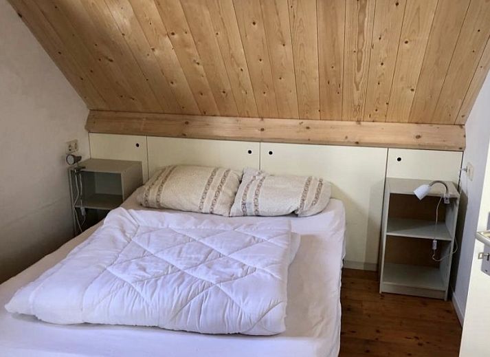 Blick auf das Ferienhaus Montagne Russe zwischen Duenen in Midsland aan Zee, Terschelling, Watteninseln.