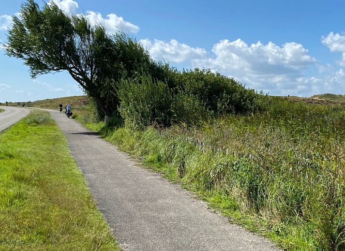 Eethoek en tv in De Clochard nr 37, Midsland Noord, Terschelling, Waddeneilanden.