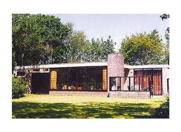 Kanu-Bungalow mit Terrasse und Liegestuehlen in Midsland Noord, Terschelling, Watteninseln