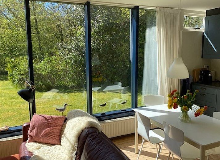 Kanu-Bungalow mit Terrasse und Liegestuehlen in Midsland Noord, Terschelling, Watteninseln