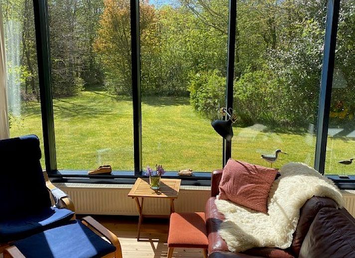 Geraeumiger Garten im Ferienhaus Kanoet in Midsland Noord, Terschelling, Watteninseln