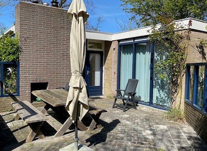 Geraeumiger Garten im Ferienhaus Kanoet in Midsland Noord, Terschelling, Watteninseln