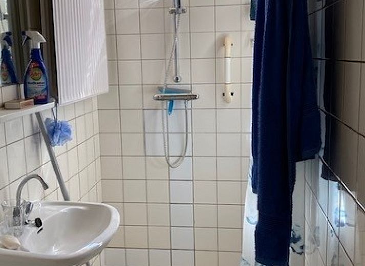 Geraeumiger Garten im Ferienhaus Kanoet in Midsland Noord, Terschelling, Watteninseln