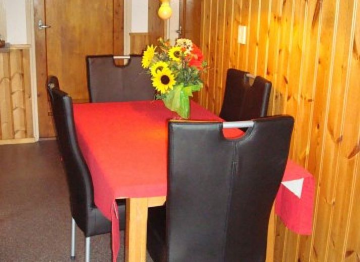 Bungalow Brunel in Midsland North on Terschelling with spacious porch and green view.