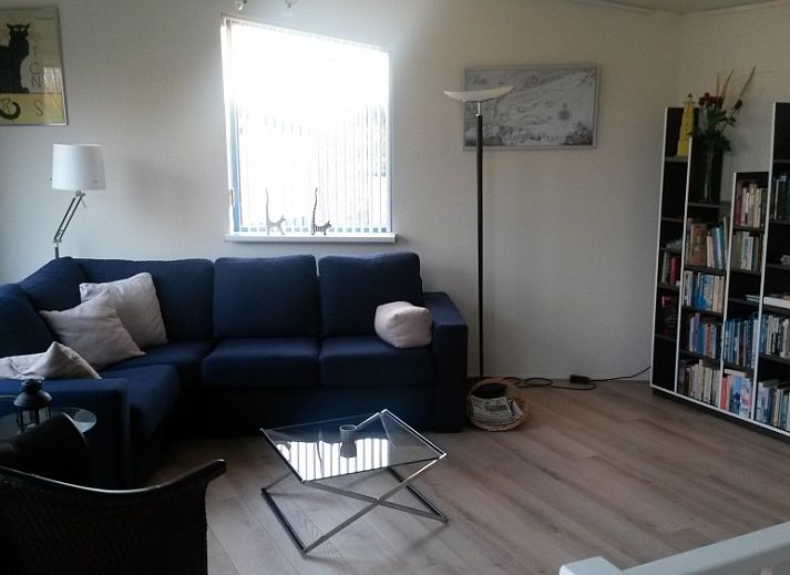 Glissando bungalow in Midsland Noord, Terschelling met charmante gevel en groene omgeving.