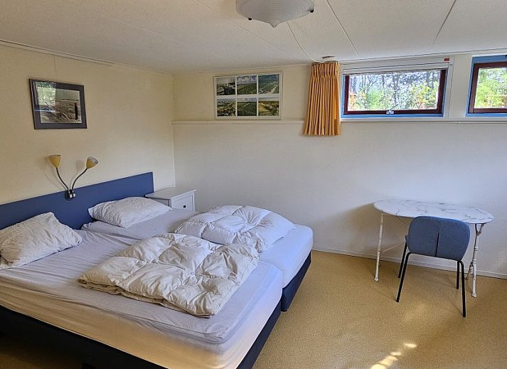 Gezellige woonkamer in Glissando bungalow, Midsland Noord, Terschelling met comfortabele zithoek.