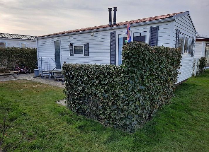 Essecke und Kueche im Chalet De Utsetter NR 59, Midsland Noord, Terschelling fuer eine wohnliche Atmosphaere.