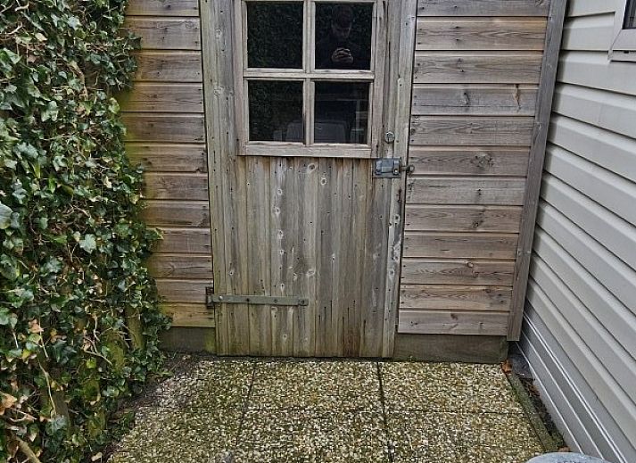 Essecke und Kueche im Chalet De Utsetter NR 59, Midsland Noord, Terschelling fuer eine wohnliche Atmosphaere.