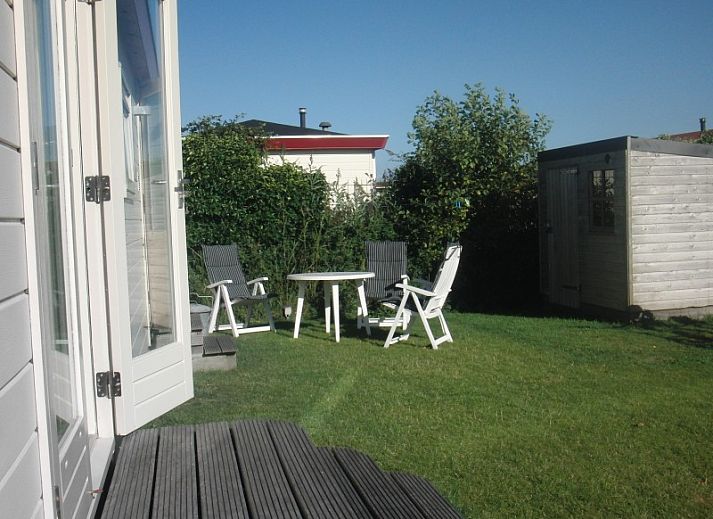The Doorloper chalet in Midsland Noord, Terschelling with sunny terrace and garden on the Wadden Islands.