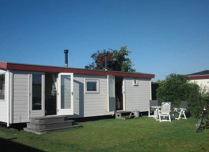 The Doorloper chalet in Midsland Noord, Terschelling with sunny terrace and garden on the Wadden Islands.