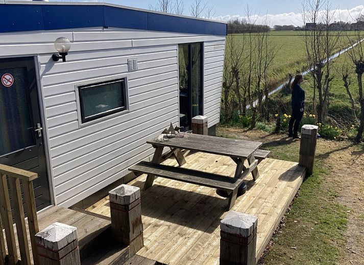 Unesco chalet in Midsland Noord met zonnig terras op Terschelling, Waddeneilanden.