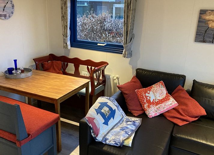 Unesco chalet in Midsland Noord met zonnig terras op Terschelling, Waddeneilanden.