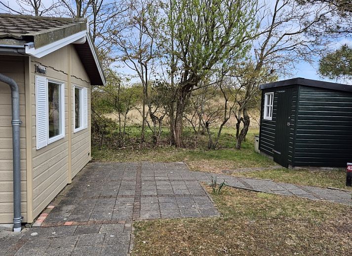Dunamar chalet in Midsland Noord, Terschelling with sunny terrace and garden furniture.