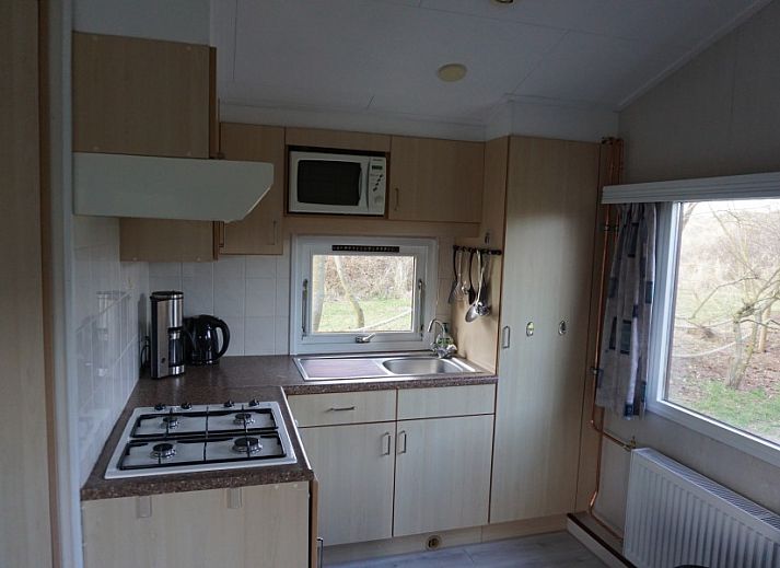 Cozy terrace at Dunamar chalet, Midsland Noord, Terschelling, with deck chairs and garden table.