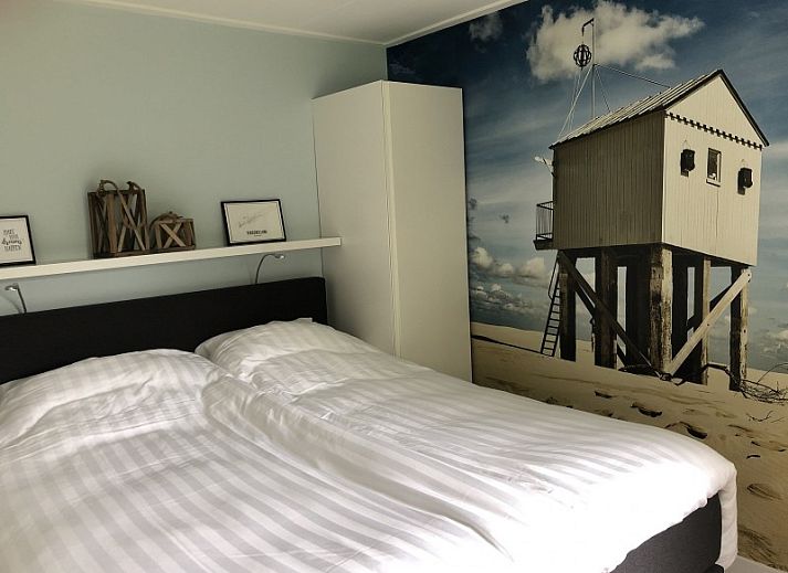 Terras met eettafel bij Vakantiehuis Bikkel in Midsland Noord, Terschelling.