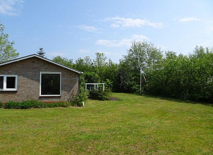 Moderne eetkamer in Vakantiehuis Bikkel, Midsland Noord, Terschelling.