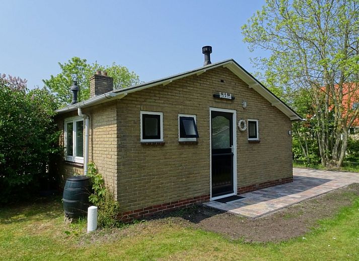 Moderne eetkamer in Vakantiehuis Bikkel, Midsland Noord, Terschelling.