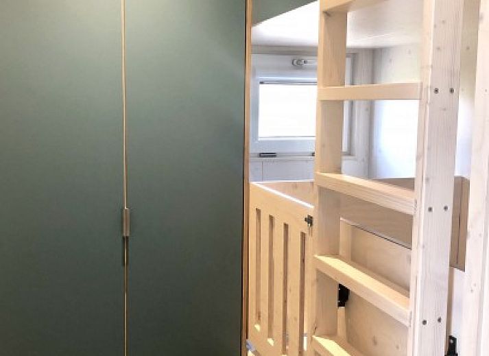 Uitzicht op de groene omgeving van Buitenhuis chalet in Midsland Noord, Terschelling.