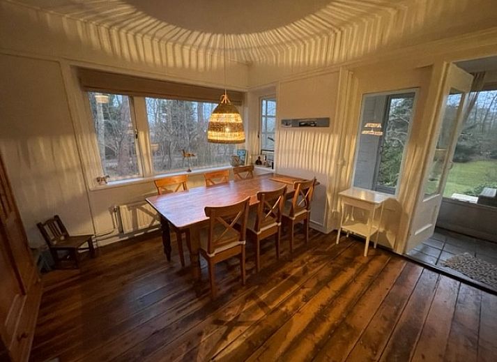 Hinter dem Duinhuis in Midsland Noord, Terschelling, mit grossem Garten und natuerlicher Umgebung fuer einen ruhigen Urlaub auf den Watteninseln.