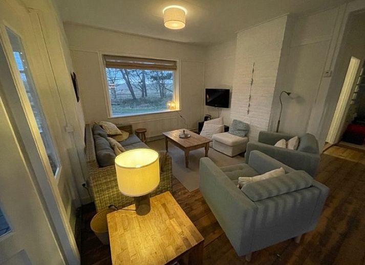 Hinter dem Duinhuis in Midsland Noord, Terschelling, mit grossem Garten und natuerlicher Umgebung fuer einen ruhigen Urlaub auf den Watteninseln.