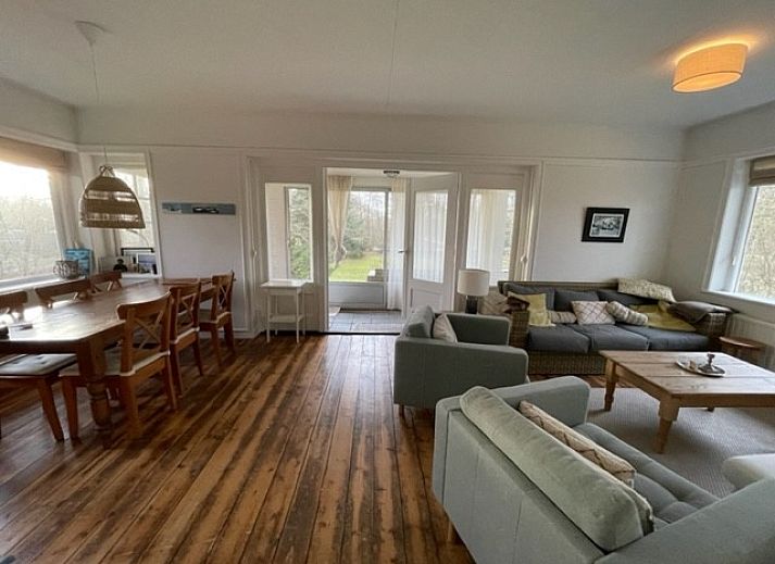 Hinter dem Duinhuis in Midsland Noord, Terschelling, mit grossem Garten und natuerlicher Umgebung fuer einen ruhigen Urlaub auf den Watteninseln.