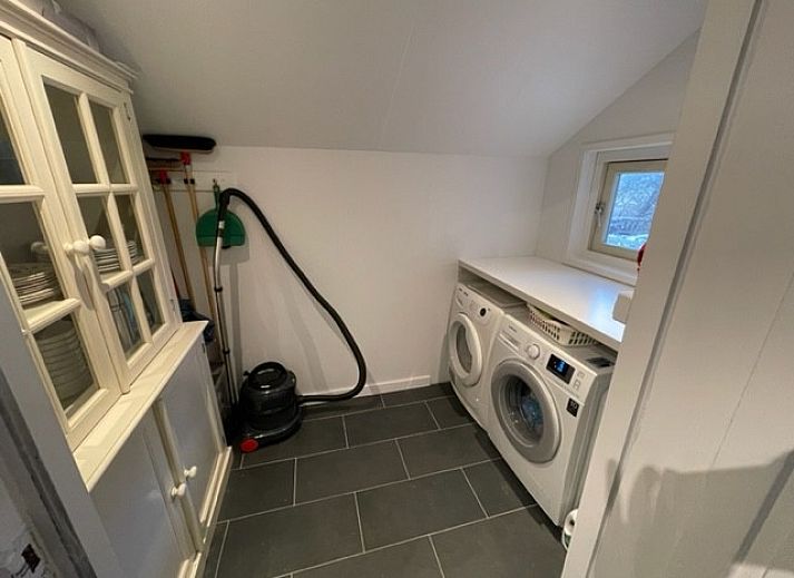 Hinter dem Duinhuis in Midsland Noord, Terschelling, mit grossem Garten und natuerlicher Umgebung fuer einen ruhigen Urlaub auf den Watteninseln.