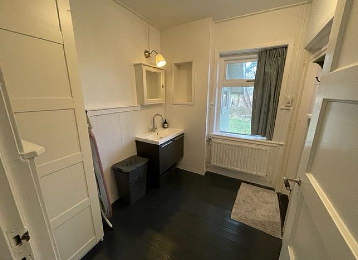 Bluehender Garten im Ferienhaus Duinhuis in Midsland Noord, Terschelling, mit schoener Natur fuer ein ruhiges Wattenmeer-Erlebnis.