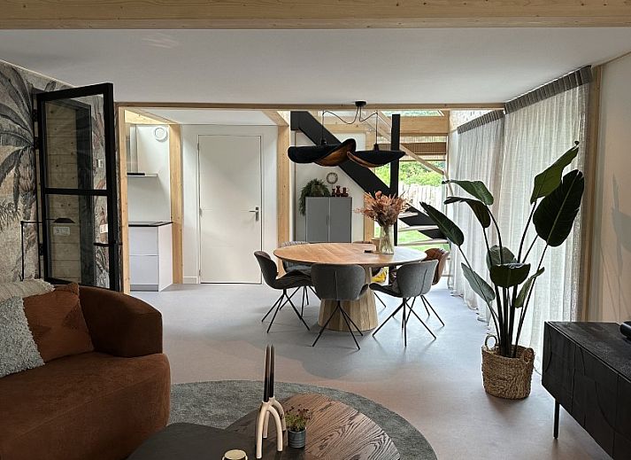 Ferienhaus Schavuit in Midsland Noord, Terschelling mit grossem Garten und moderner Architektur.