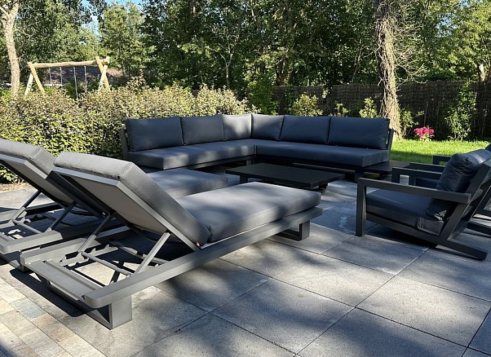 Moderne Kueche des Ferienhauses Schavuit in Midsland Noord, Terschelling mit hochwertigen Geraeten.