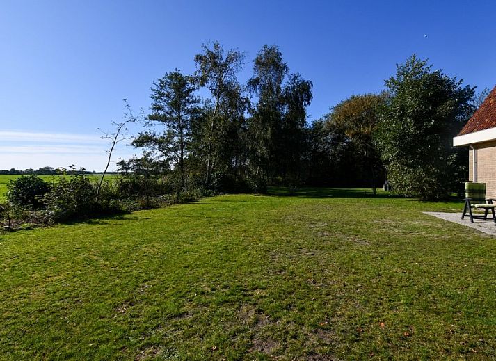 Ferienhaus De Grutto in Midsland Noord, Terschelling mit grossem Garten und Terrasse inmitten der Natur.