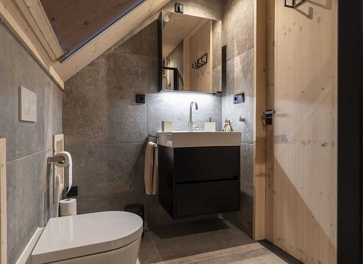 Geniet van het groene uitzicht vanaf het terras van vakantiewoning Noordhoek in Midsland Noord, Terschelling, Waddeneilanden.