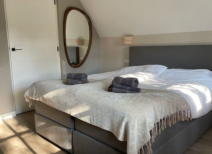 Die Terrasse des Ferienhauses Deugniet auf Terschelling bietet einen schoenen Platz zum Entspannen in der Sonne.