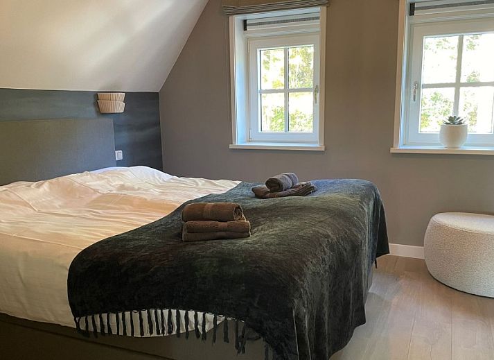 Gemuetliches Wohnzimmer des Ferienhauses Deugniet in Midsland Noord mit bequemer Sitzecke und moderner Einrichtung.