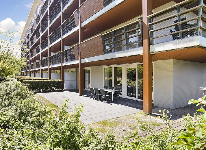 Ruime woonkamer in West Terschelling 6-persoons appartement 6CA met moderne meubels, Terschelling, Waddeneilanden.