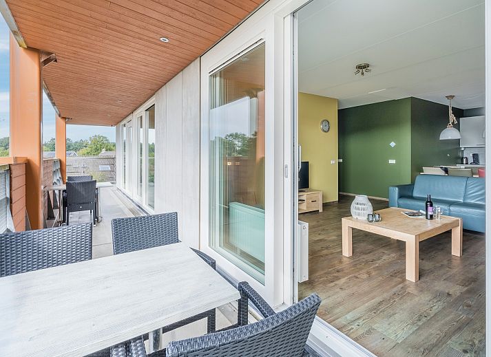 Eetruimte en keuken in West Terschelling 6-persoons appartement 6CA, ideaal voor familiediners, Terschelling, Waddeneilanden.