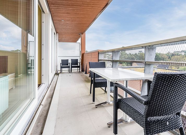 Ruime zithoek in West Terschelling 4-persoons appartement 4CA, ideaal voor ontspanning na een dag op de Waddeneilanden.