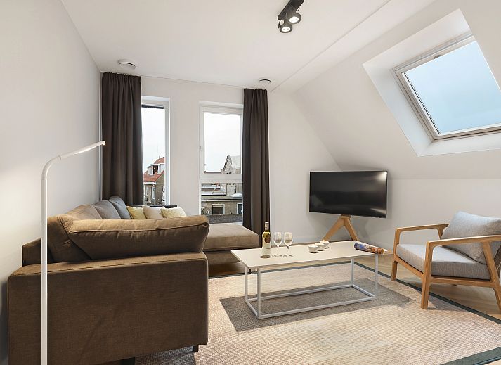 Gezellige woonkamer in 4-6-persoons appartement 4-6C in West-Terschelling, met comfortabele banken en modern interieur.
