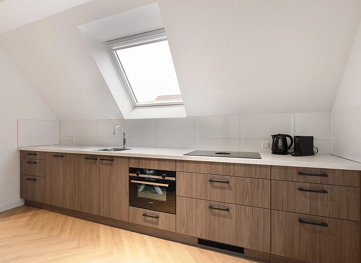 Ruime zithoek van 4-6-persoons appartement 4-6C in West-Terschelling, ideaal voor ontspanning op de Waddeneilanden.