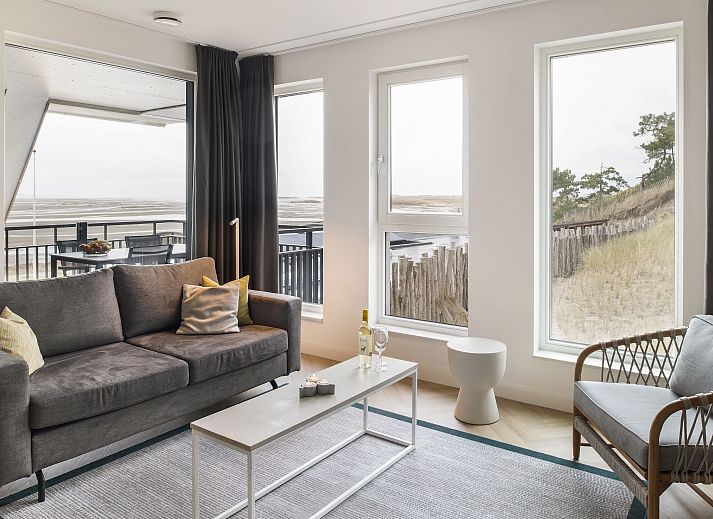 Stijlvolle binnenruimte van het 4-persoons appartement 4C2 in West-Terschelling, Terschelling, met moderne inrichting.