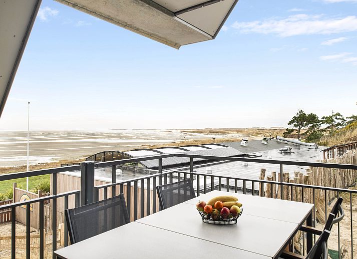 Stijlvolle binnenruimte van het 4-persoons appartement 4C2 in West-Terschelling, Terschelling, met moderne inrichting.