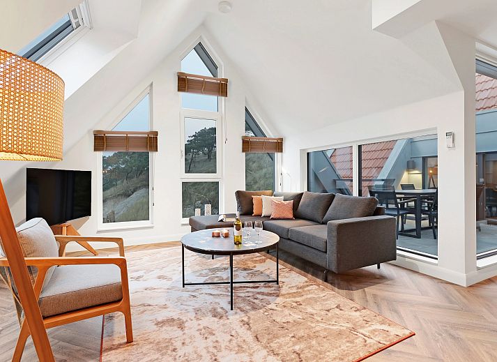 Cozy living room in 6-person penthouse 6LP in West-Terschelling, Wadden Islands with modern interior and beautiful view.