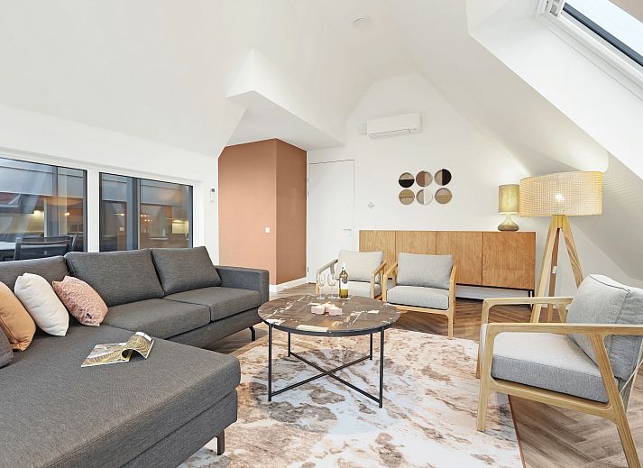 Cozy living room in 6-person penthouse 6LP in West-Terschelling, Wadden Islands with modern interior and beautiful view.