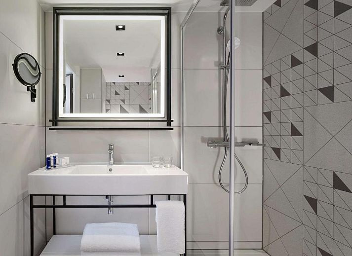 Lichte kamer in Park Plaza Utrecht, vakantieappartement in Utrecht met uitzicht op de stad en luxe voorzieningen.