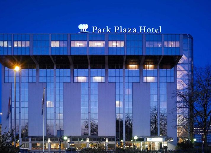 Lichte kamer in Park Plaza Utrecht, vakantieappartement in Utrecht met uitzicht op de stad en luxe voorzieningen.