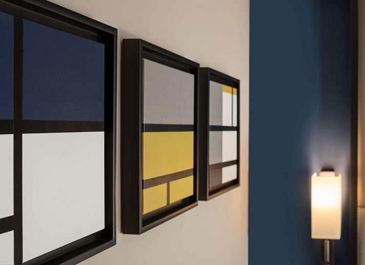 Elegante receptie van Park Plaza Utrecht, vakantieappartement in Utrecht met moderne inrichting en gastvrije sfeer.