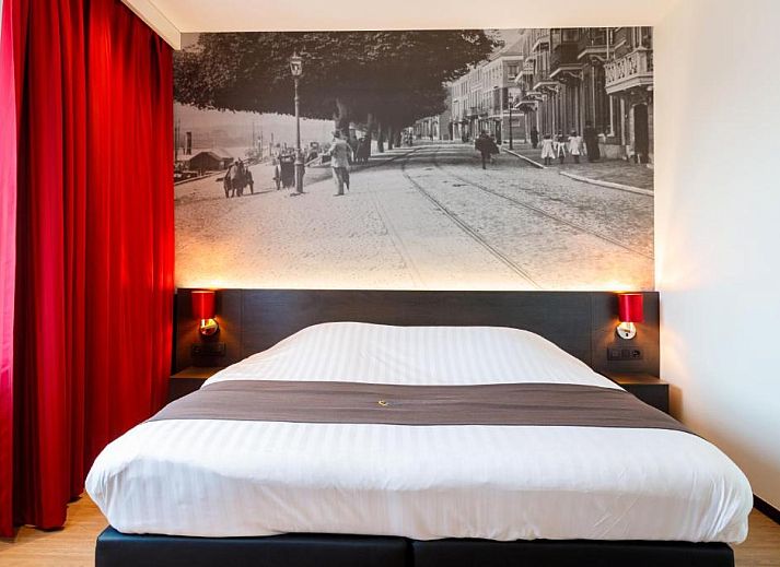 Stijlvolle kamer in Bastion Hotel Utrecht, met ruime bedden en moderne voorzieningen in het hart van Utrecht.