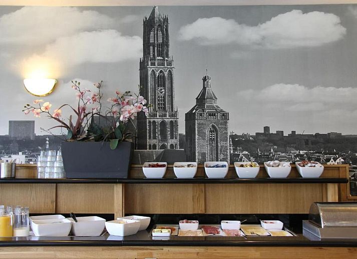 Ruime kamer in Bastion Hotel Utrecht, Utrecht, met een prachtig uitzicht en comfortabele inrichting.