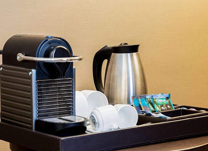 Comfortabele tweepersoonskamer in NH Centre Utrecht Hotel met uitzicht op de stad Utrecht.