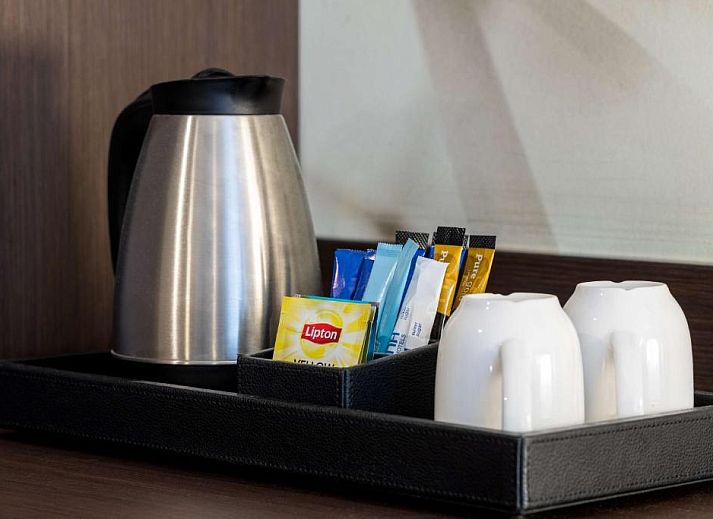 Comfortabele tweepersoonskamer in NH Centre Utrecht Hotel met uitzicht op de stad Utrecht.